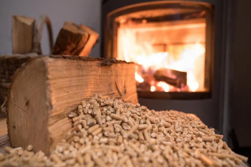 Po&ecirc;le &agrave; bois ou &agrave; granul&eacute;s, lequel installer chez vous ?